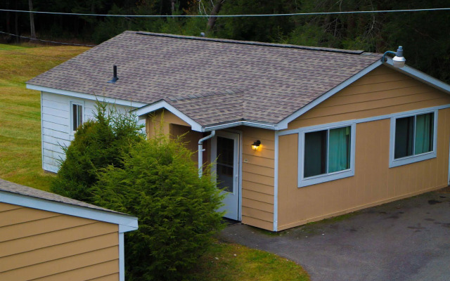 Sullivan Trail Inn & Suites