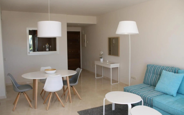 2152-Modern apt with private beach