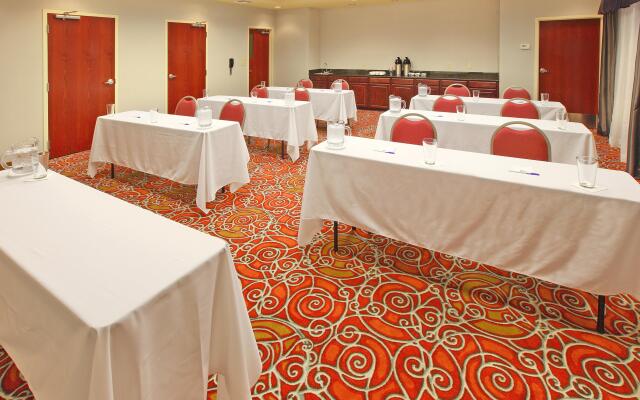 Holiday Inn Express & Suites West by IHG