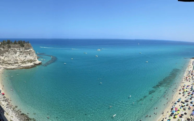 Modern and Spacious 5 bed Home Resort