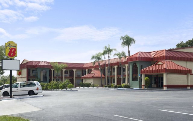 Super 8 By Wyndham Clearwater/Us Hwy 19 N