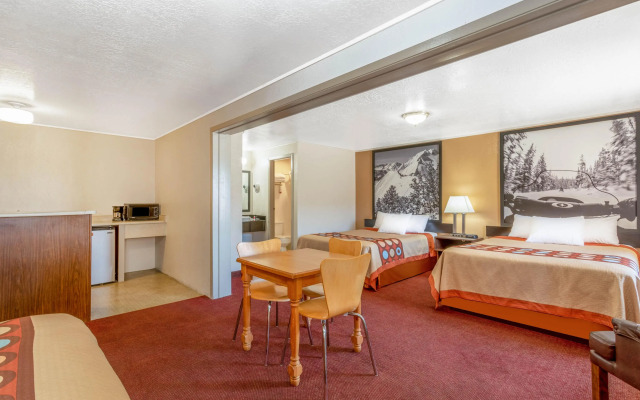 Travelodge by Wyndham Bakersfield
