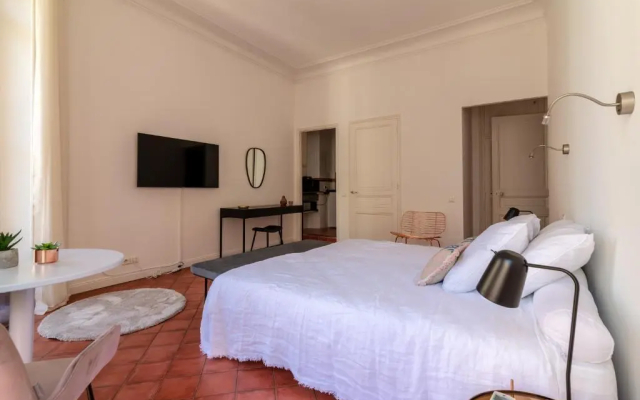 La Guitare 23 - Large Modern Studio with Balcony in Center of Cannes, Just Behind Grand Hotel - Hotel in Cannes - Photo 4