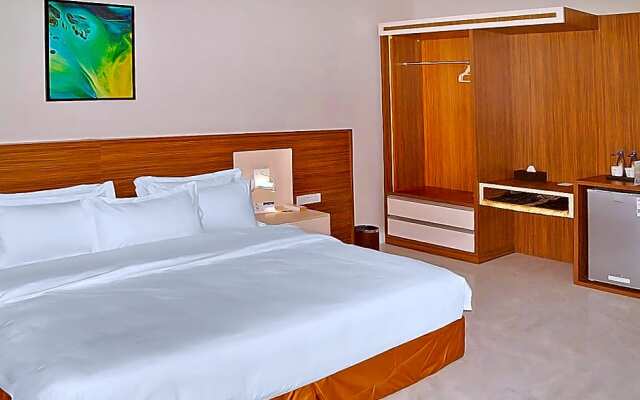OYO 618 Taya Hotel