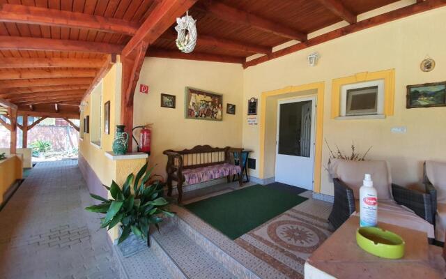 Platán Szálláshely