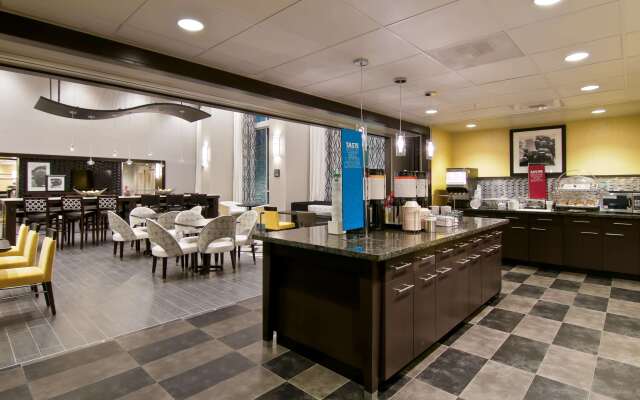 Hampton Inn & Suites Bellevue Downtown-Seattle