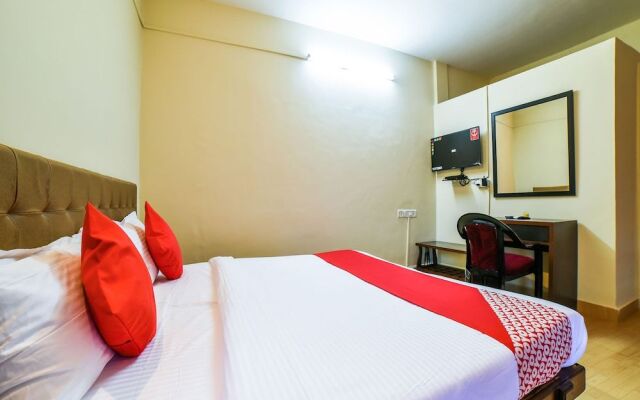 Oyo 28139 Hotel Empire