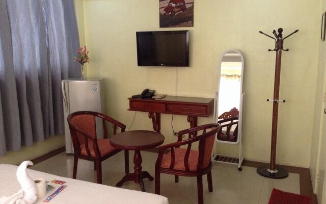 Royal Crest Hotel Restaurant and Sports Centrum
