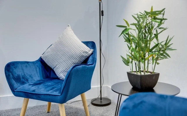 Raglan 3 Town Centre Modern Free Parking