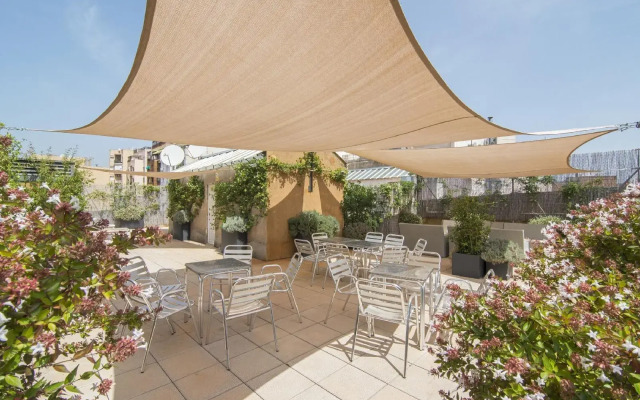 Happy People Gaudi Sant Pau