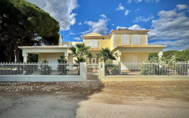 Quarteira Premium Villa by Homing