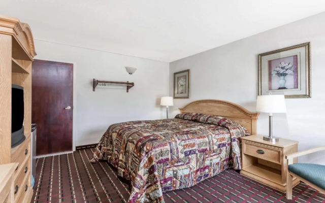 Brentwood Inn & Suites