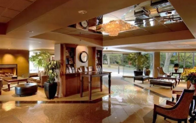 Queen Victoria Hotel & Suites