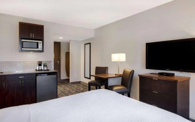 Victoria Airport/Sidney Travelodge