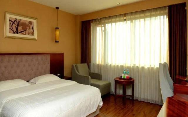 Greentree Alliance Xishuangbanna Peacock Lake Hote