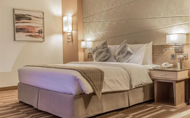 Golden Tulip Suites Breida Al Q