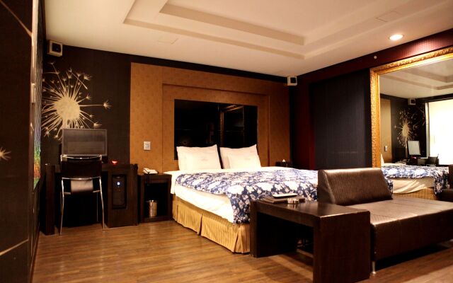 V Hotel