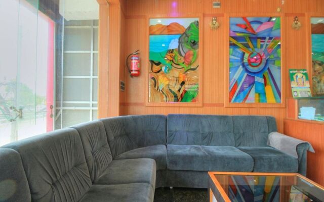 OYO 15948 Hotel Srees