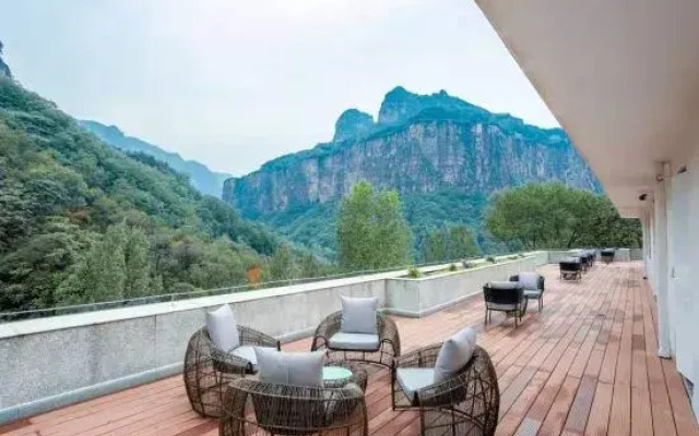 Qianna Hotel (Wanxianshan Qingshanju)