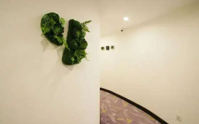 Shanghai Maritime Phoenix theme Hotel