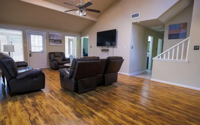 3Bdrm 2.5Bath 6Beds - Pool House