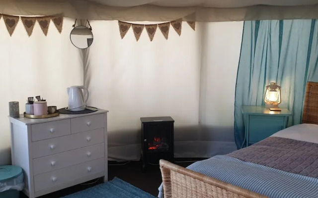 The Little Hide - Adult Only Camping Pods