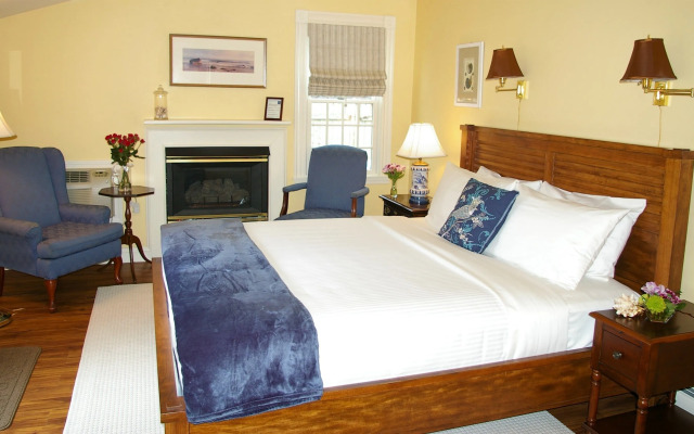 Carriage House Inn