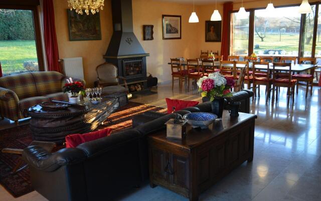 Spacious Villa in Gesves With Swimming Pool