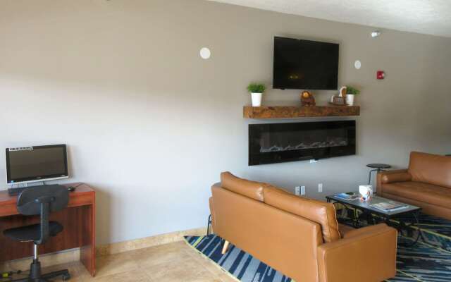 Quality Inn & Suites Salina National Forest Area