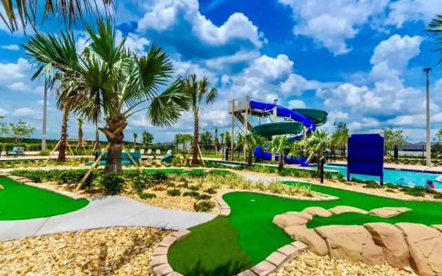 Decadent Penguin - Storey Lake by Shine Villas #704