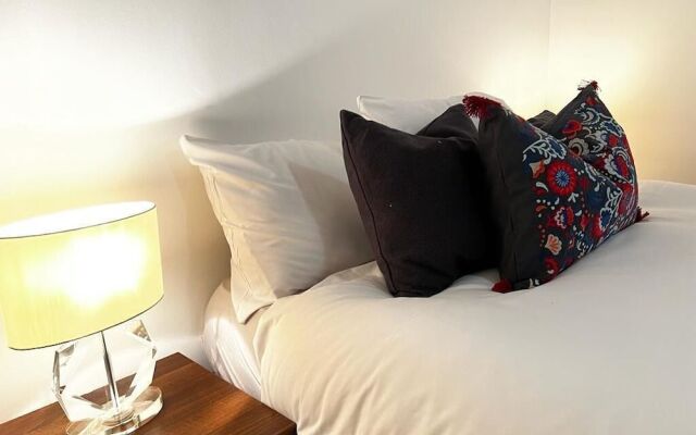 Barbican Pad by condokeeper