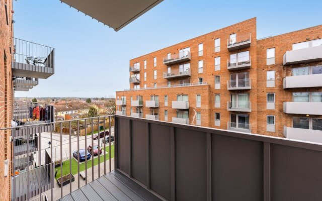 Lovely 1-bed Apartment in Slough With Free Parking