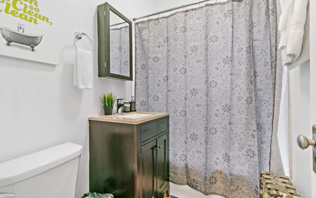 Studio Superb Apt Near Loyola University