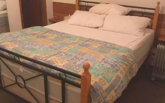 Retro 2 Bedroom Apartment