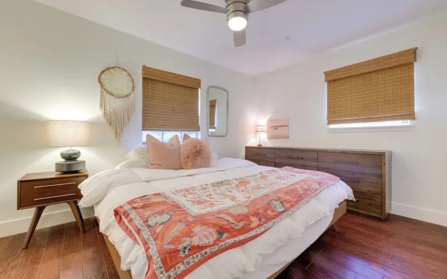 6 Mi to Dtwn Austin: Home w/ Screened Porch & Yard