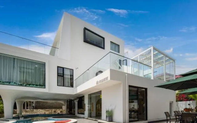 Yoyo Homestay – Outside – Sanya