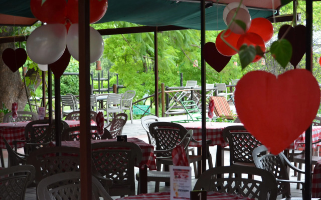 Sedia Riverside Hotel