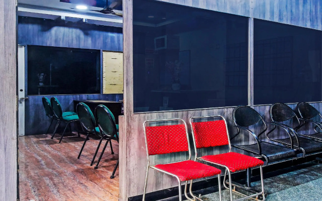 OYO 22736 Anuguna Tulasi Grand