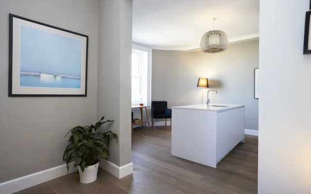 JOIVY Splendid 2-Br Apartment In New Town