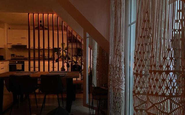 Comfy flat 7 min away from Disney