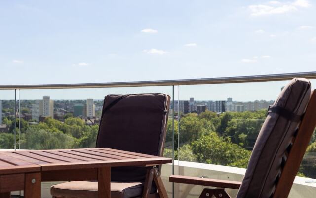 Modern 2 Bedroom Flat With Stunning Views