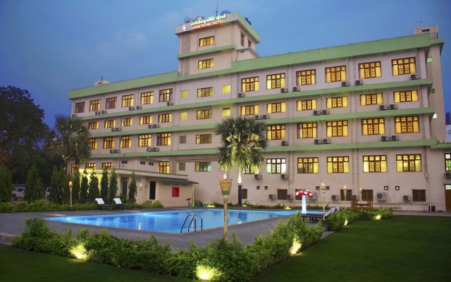 Jade Royal Hotel