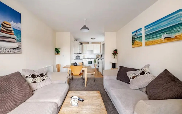 2 Bed Flat - Sleeps 4 - Pets - Parking - Garden