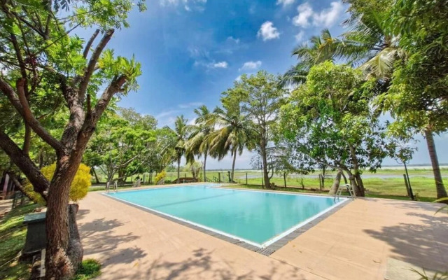 Flamingo Lake Resort