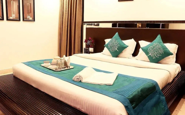 OYO Premium Harish Mukherjee Road