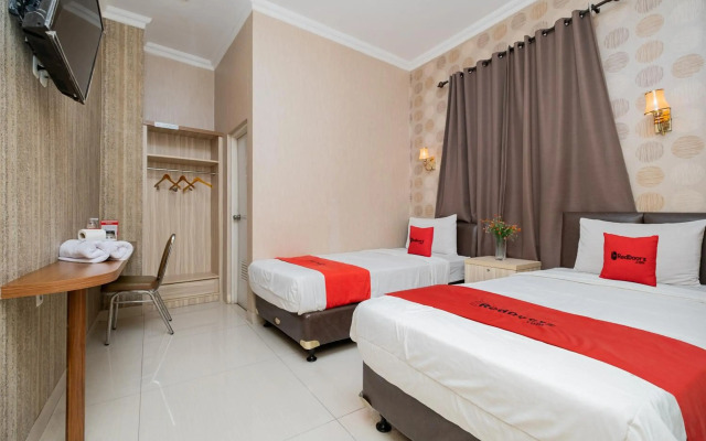 RedDoorz Plus @ Cideng Barat