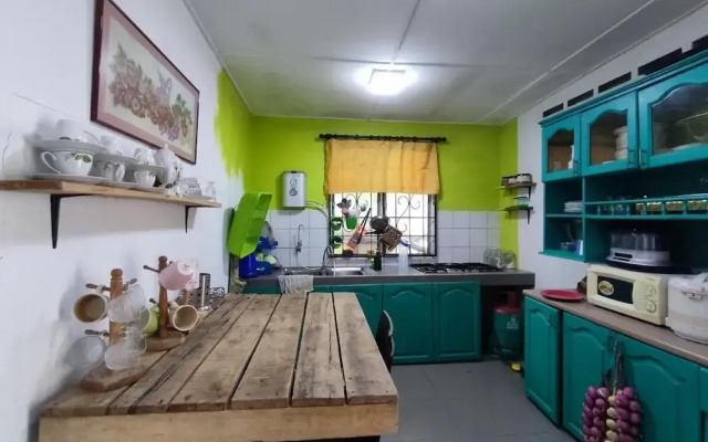 Yons' Homestay by Oyo Rooms
