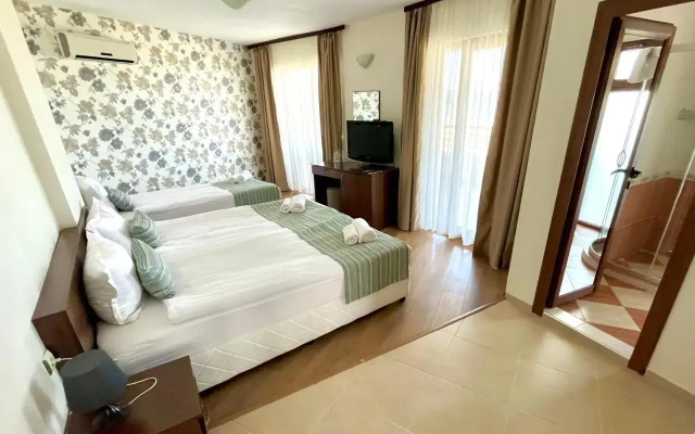 802, spacy apm with sea view.