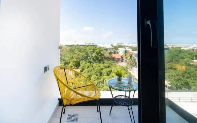 Apartments near 5th Avenue with Rooftop Ocean View