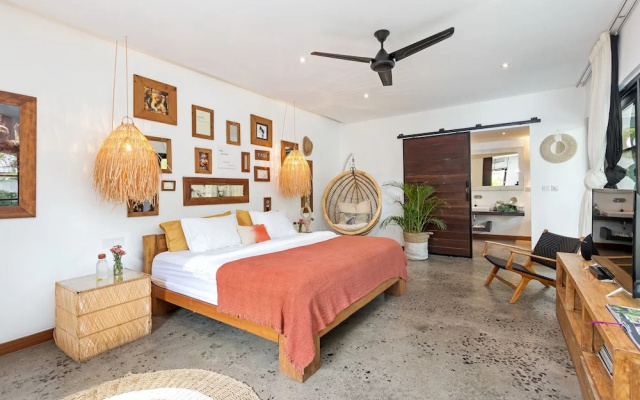 Villa Lora by Villa Finder